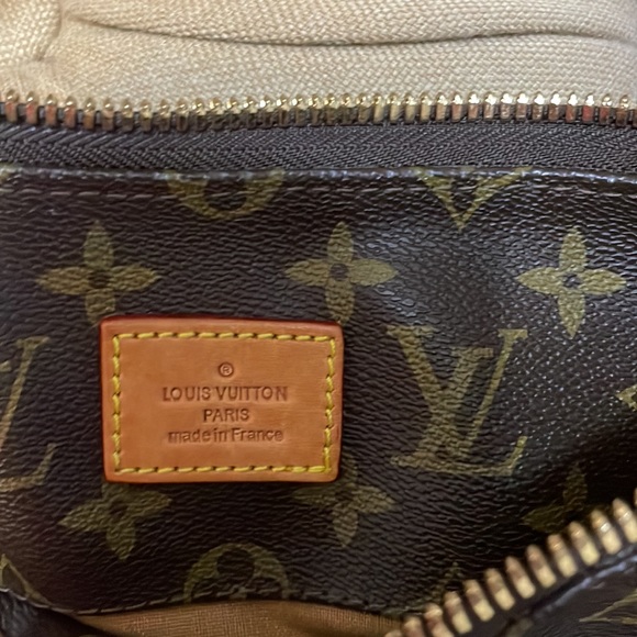 Louis Vuitton beautiful purse - Picture 7 of 13